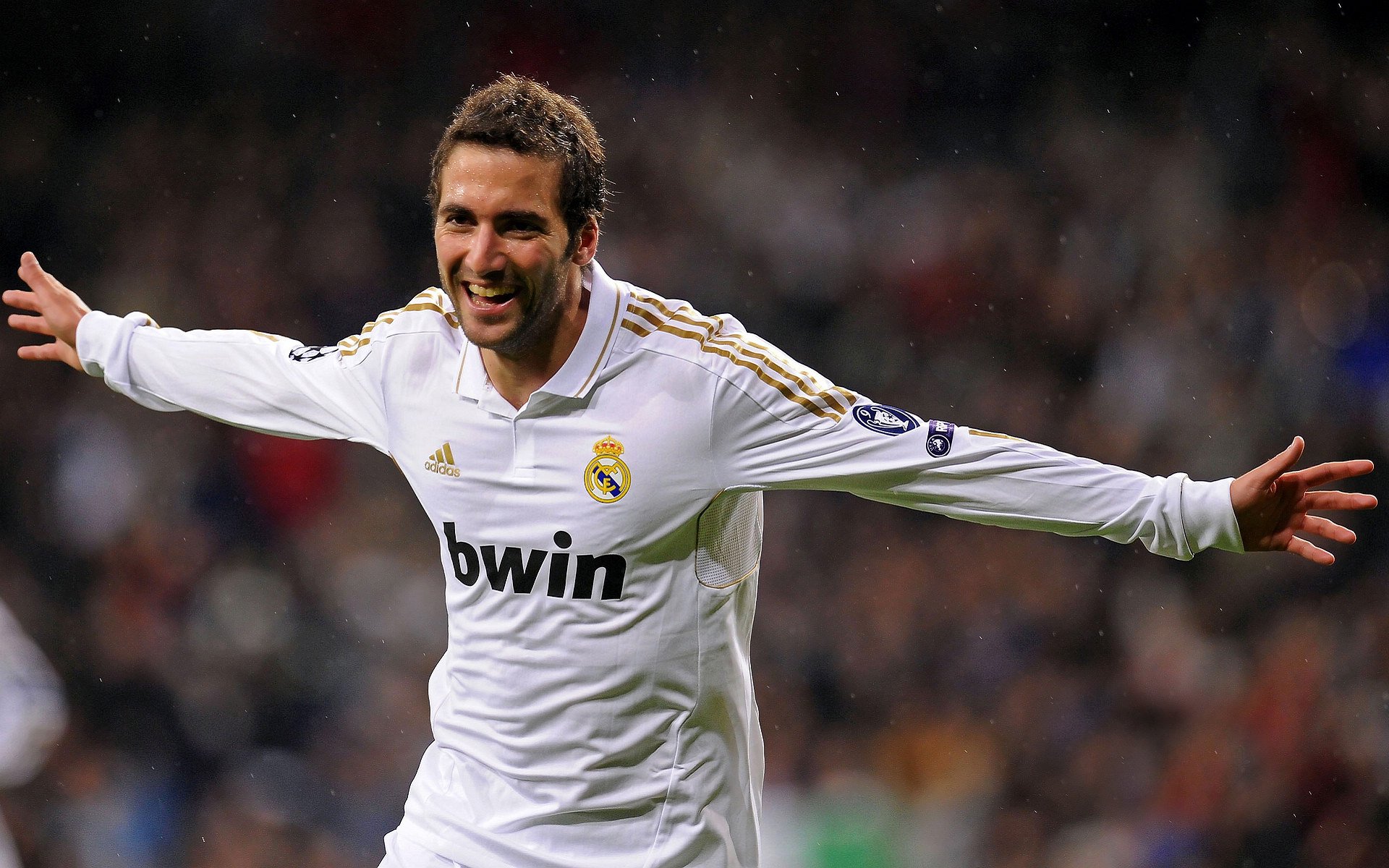 莱比锡红牛边路进攻主导比赛节奏，莱比锡红牛战术特点